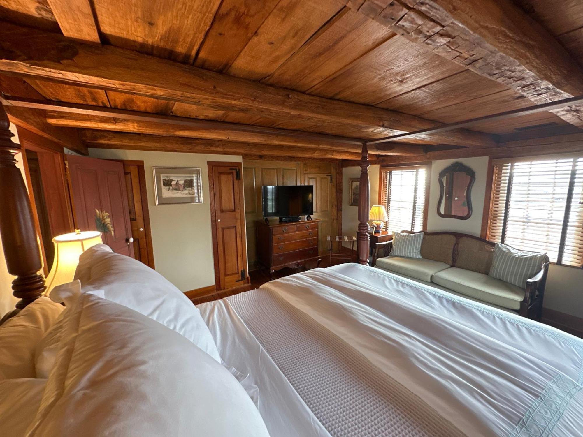 Bed and Breakfast The 1708 House Саутгемптон Экстерьер фото